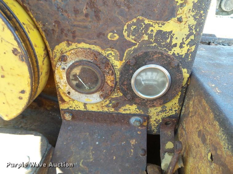 image for item DE7622 1947 Caterpillar D2 dozer