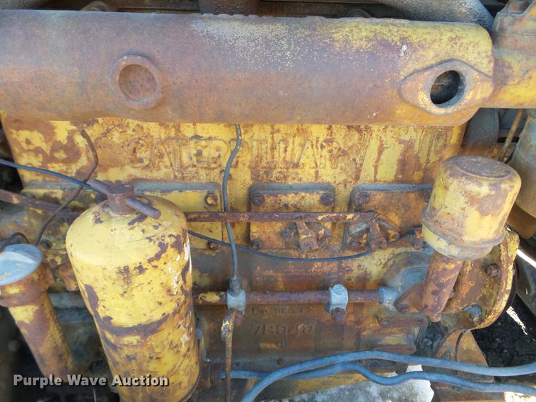 image for item DE7622 1947 Caterpillar D2 dozer