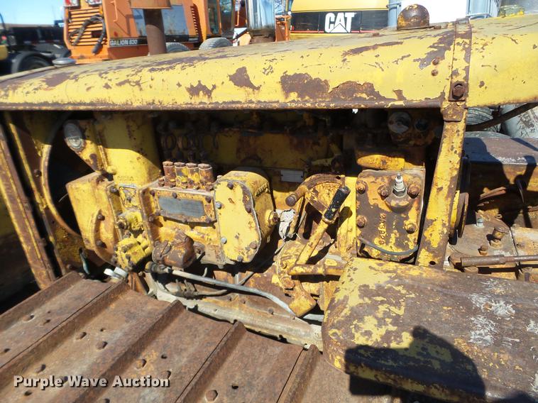 image for item DE7622 1947 Caterpillar D2 dozer