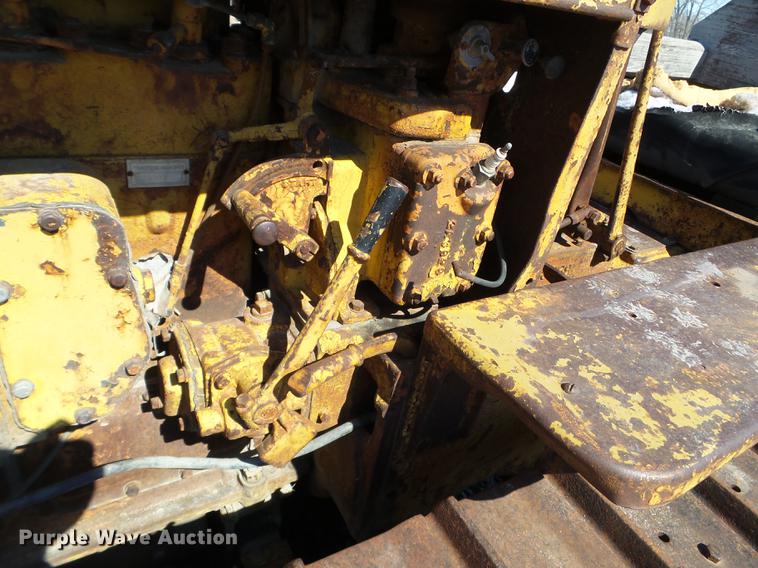 image for item DE7622 1947 Caterpillar D2 dozer