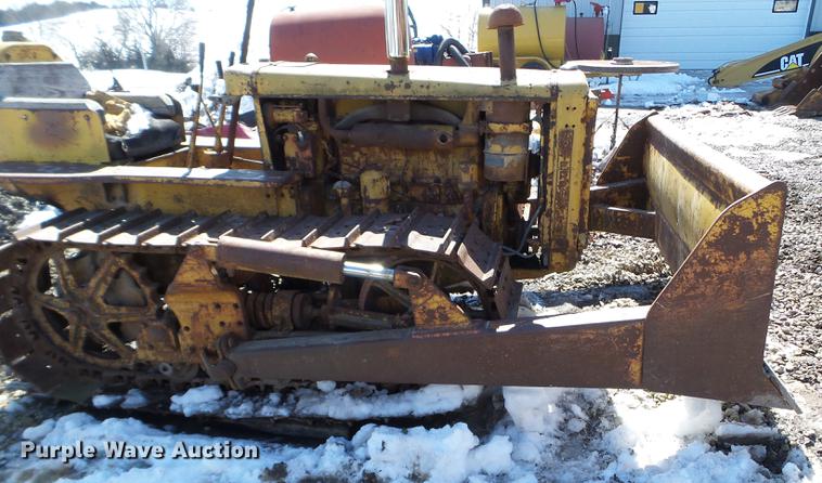 image for item DE7622 1947 Caterpillar D2 dozer