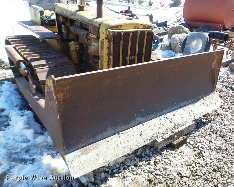image for item DE7622 1947 Caterpillar D2 dozer