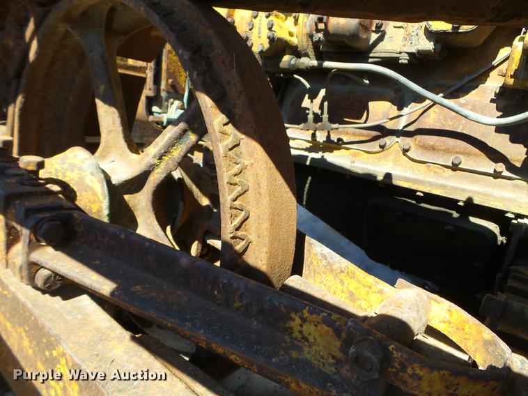 image for item DE7622 1947 Caterpillar D2 dozer