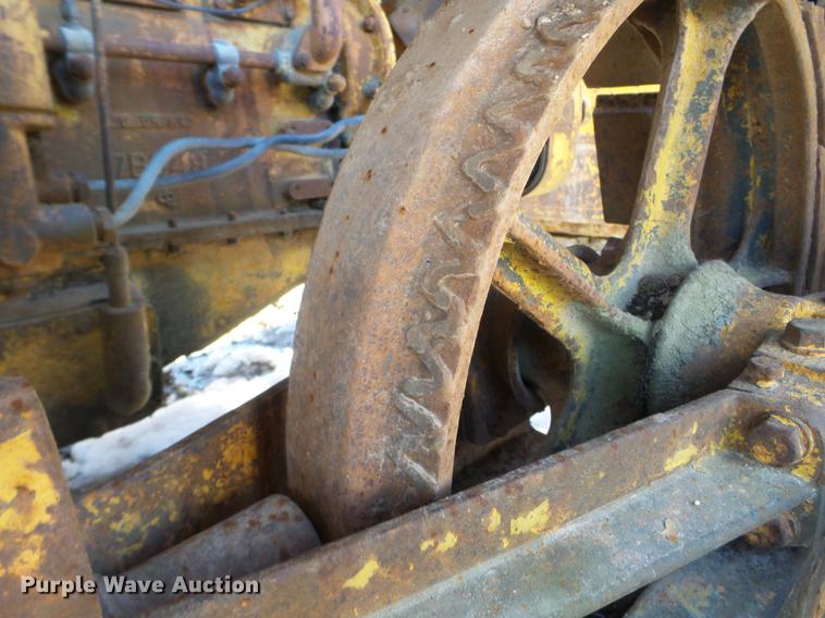 image for item DE7622 1947 Caterpillar D2 dozer