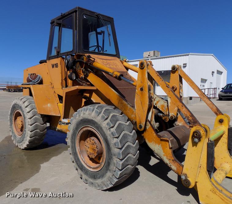 image for item DE7631 1976 Case W18 wheel loader