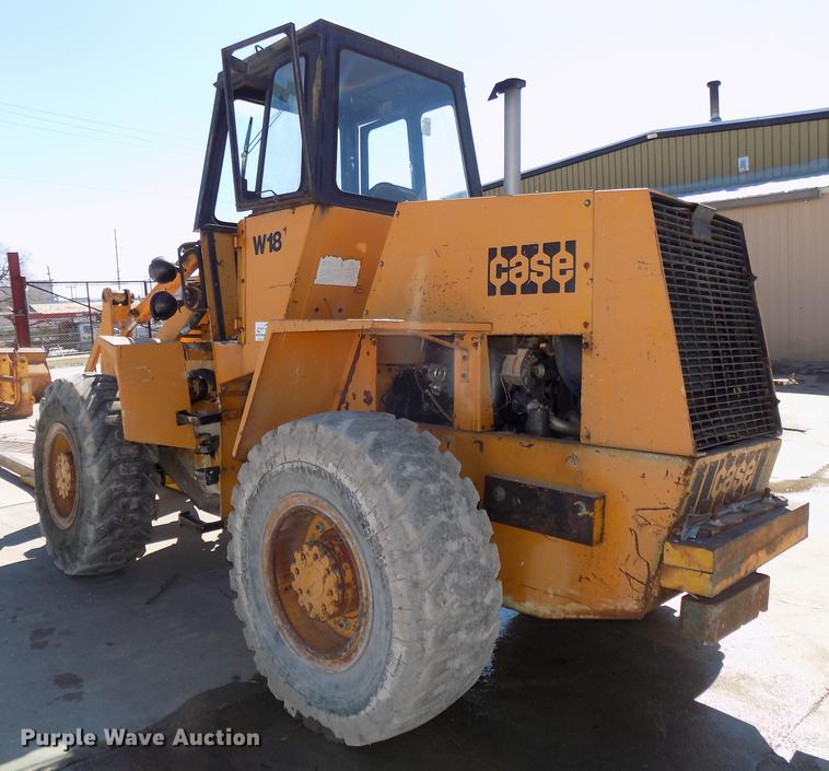 image for item DE7631 1976 Case W18 wheel loader