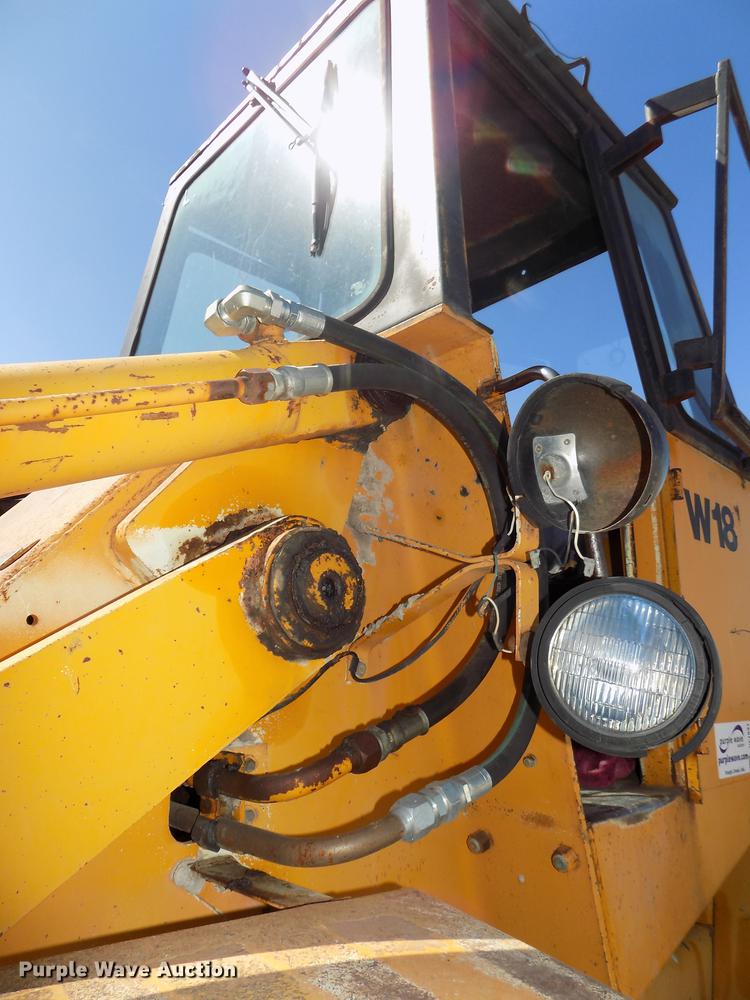 image for item DE7631 1976 Case W18 wheel loader