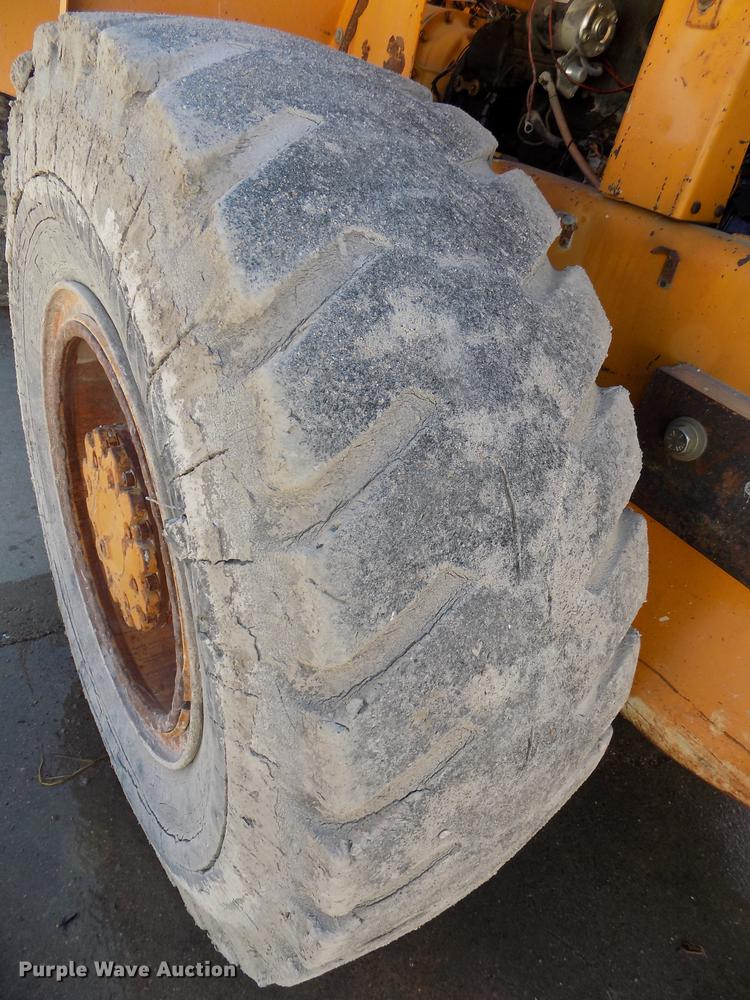 image for item DE7631 1976 Case W18 wheel loader