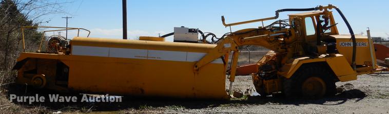 image for item DE8537 John Deere 762 water wagon