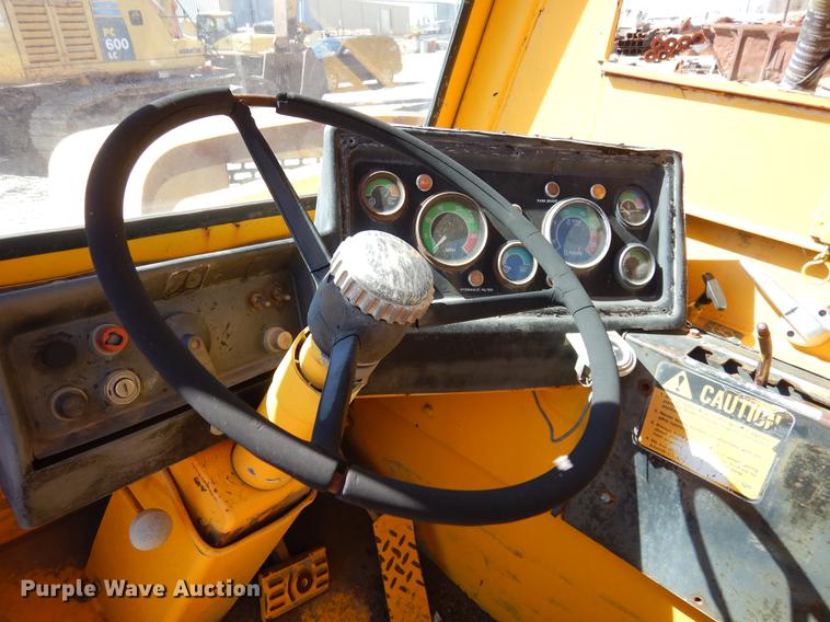 image for item DE8537 John Deere 762 water wagon