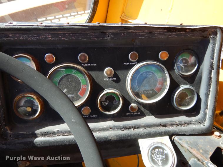 image for item DE8537 John Deere 762 water wagon