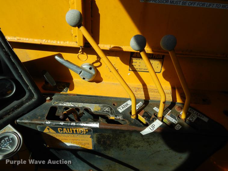 image for item DE8537 John Deere 762 water wagon