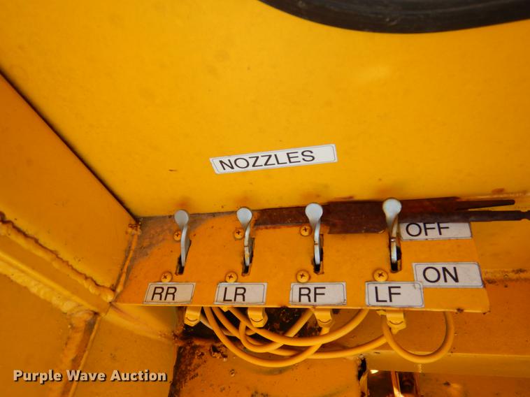 image for item DE8537 John Deere 762 water wagon