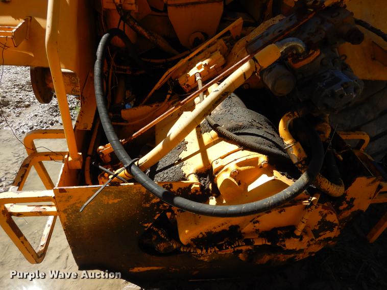 image for item DE8537 John Deere 762 water wagon