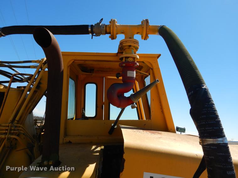 image for item DE8537 John Deere 762 water wagon