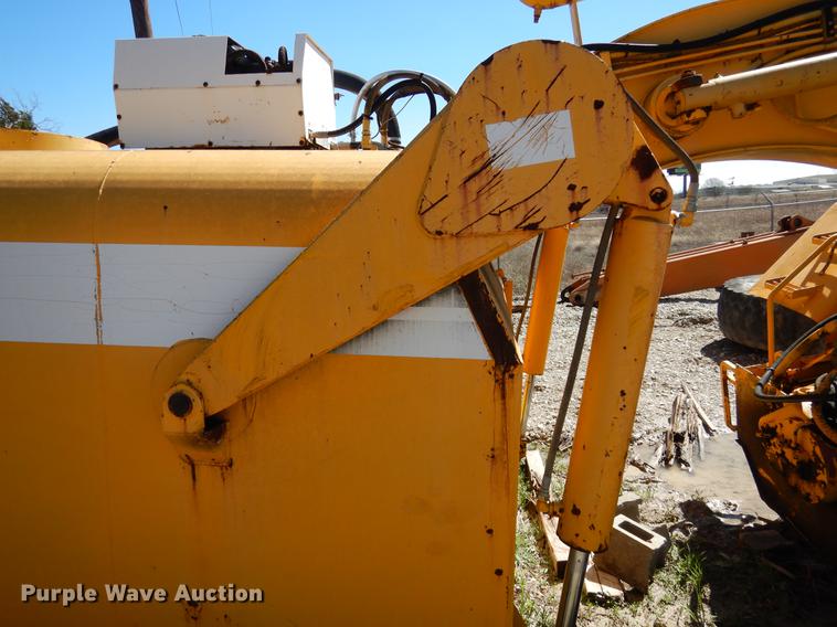 image for item DE8537 John Deere 762 water wagon