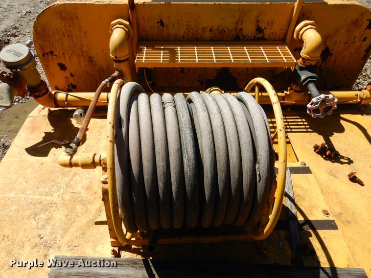 image for item DE8537 John Deere 762 water wagon