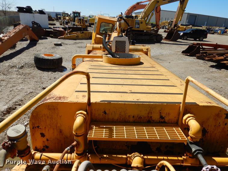 image for item DE8537 John Deere 762 water wagon