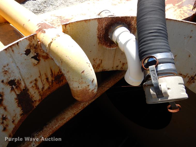 image for item DE8537 John Deere 762 water wagon