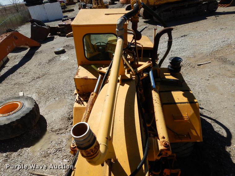 image for item DE8537 John Deere 762 water wagon