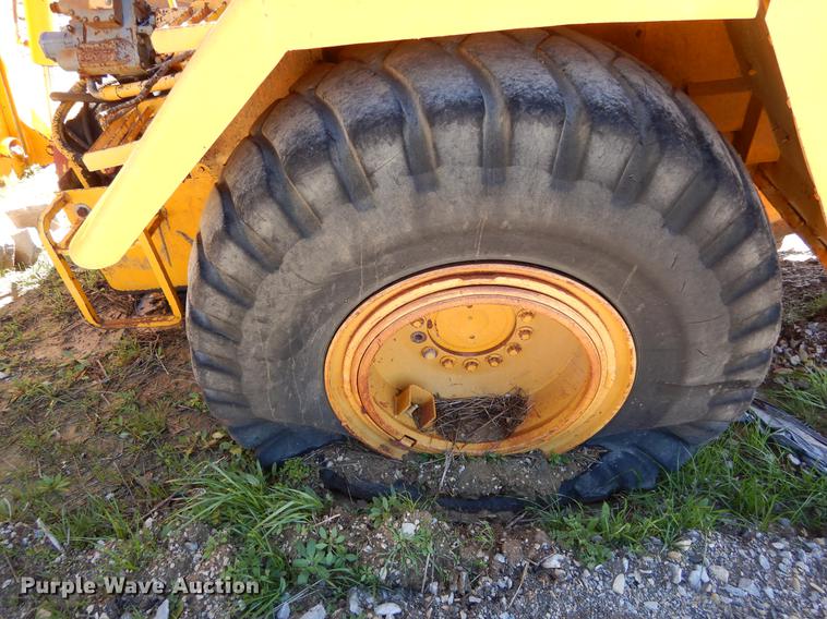 image for item DE8537 John Deere 762 water wagon