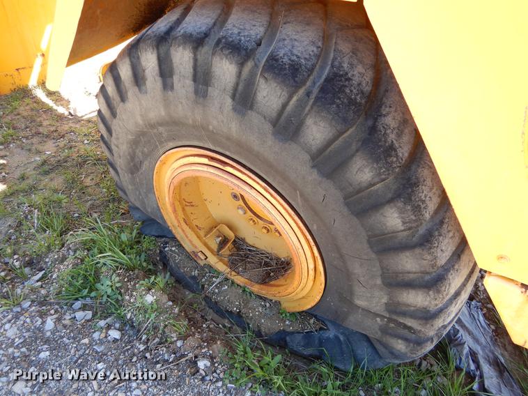 image for item DE8537 John Deere 762 water wagon