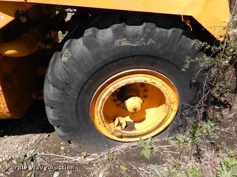 image for item DE8537 John Deere 762 water wagon