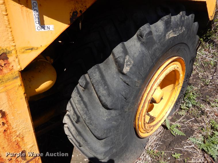 image for item DE8537 John Deere 762 water wagon