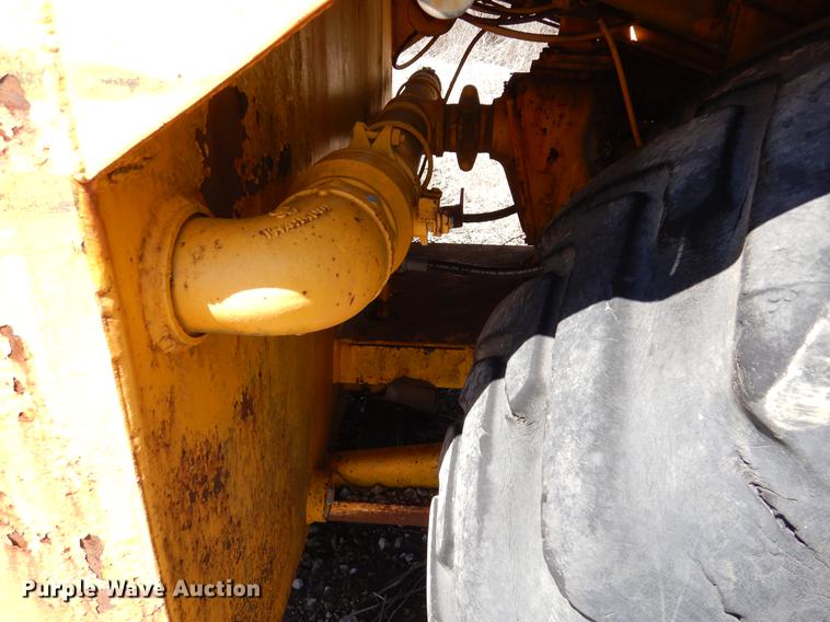 image for item DE8537 John Deere 762 water wagon