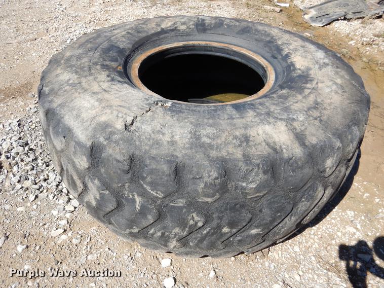 image for item DE8537 John Deere 762 water wagon