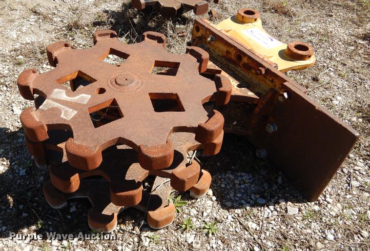 image for item DE8539 American Compaction DC-18B excavator wheel