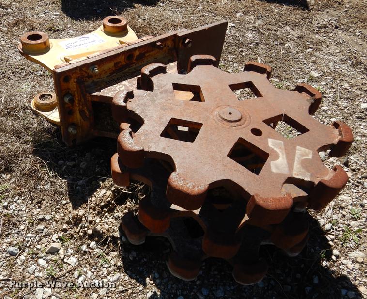 image for item DE8539 American Compaction DC-18B excavator wheel