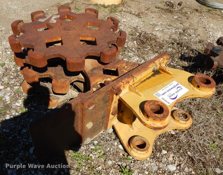 image for item DE8539 American Compaction DC-18B excavator wheel
