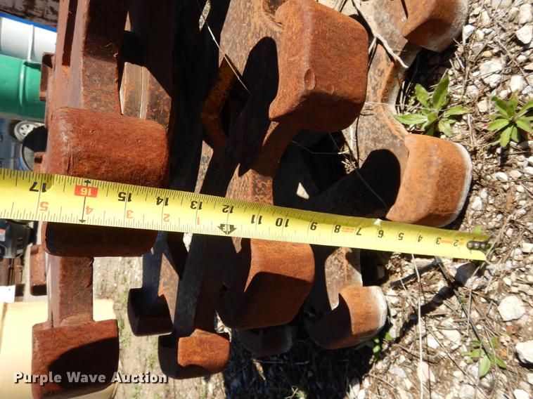 image for item DE8539 American Compaction DC-18B excavator wheel