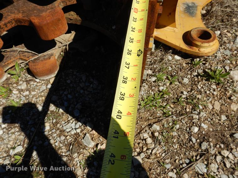 image for item DE8539 American Compaction DC-18B excavator wheel