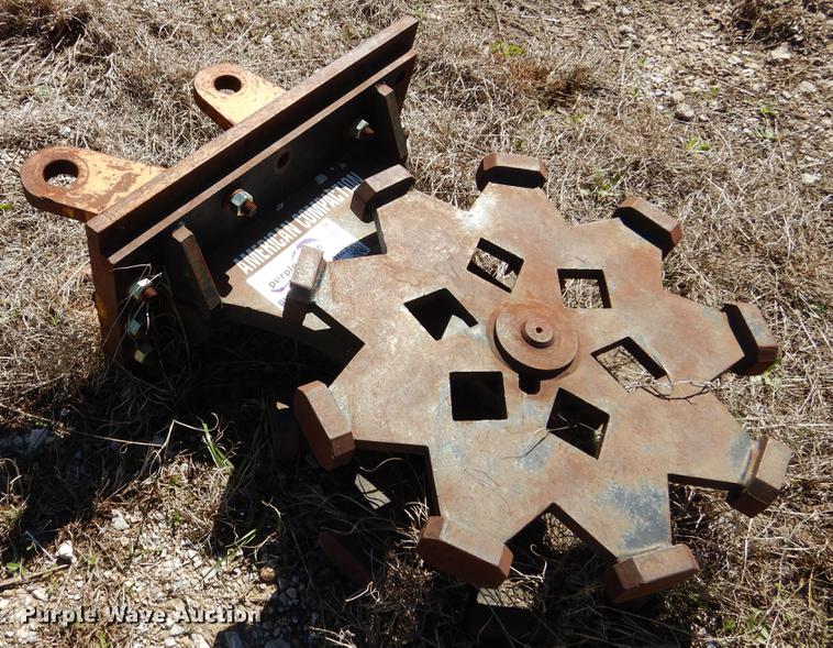 image for item DE8540 American Compaction DC-12B excavator wheel