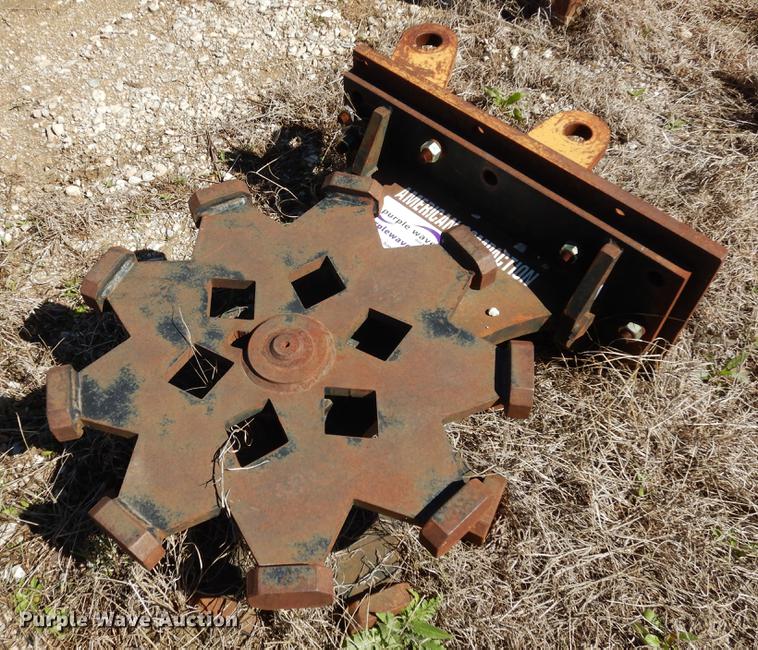 image for item DE8540 American Compaction DC-12B excavator wheel