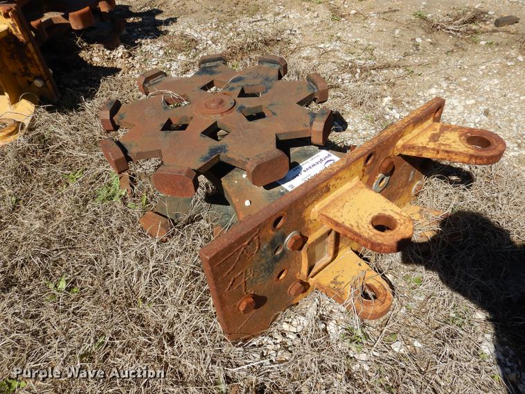 image for item DE8540 American Compaction DC-12B excavator wheel