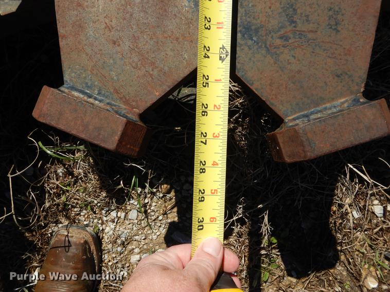 image for item DE8540 American Compaction DC-12B excavator wheel