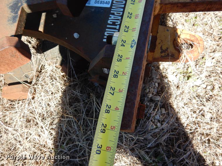 image for item DE8540 American Compaction DC-12B excavator wheel