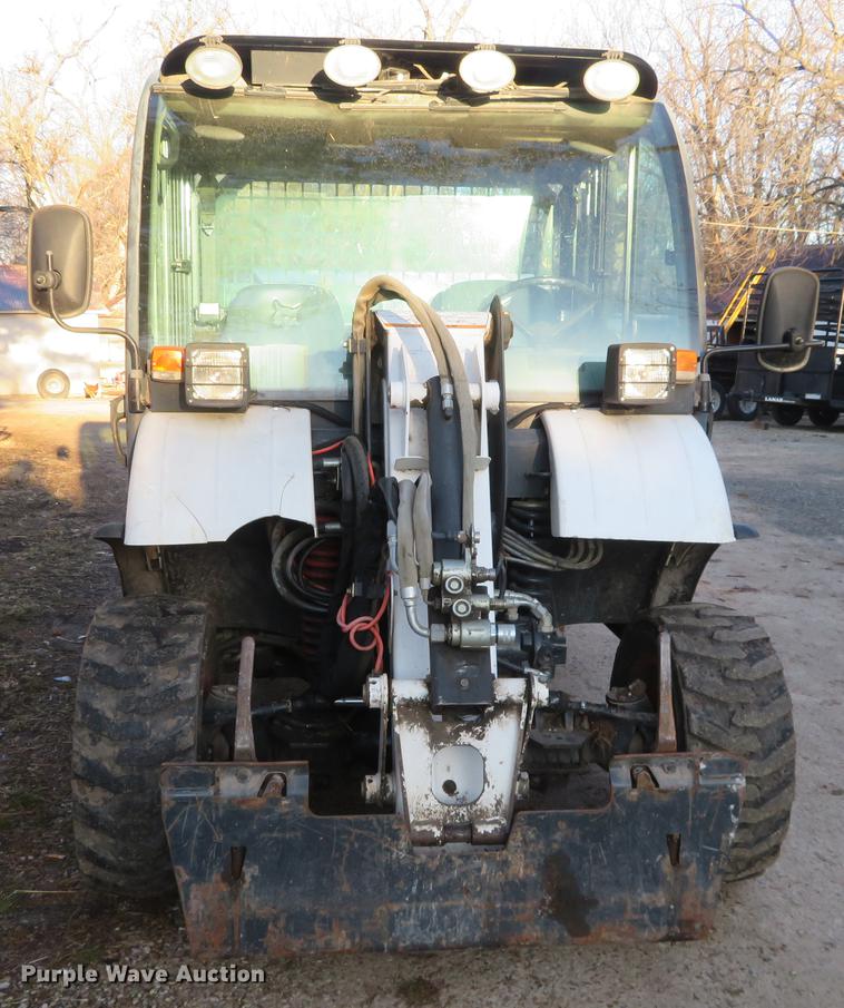image for item DE8840 2004 Bobcat Toolcat 5600 utility work machine