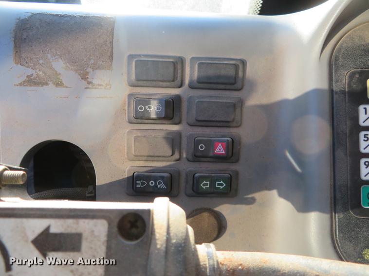 image for item DE8840 2004 Bobcat Toolcat 5600 utility work machine