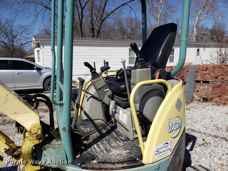 image for item DF3334 2007 Yanmar VIO27-3 mini excavator