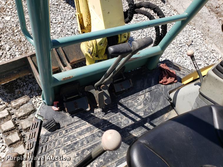 image for item DF3334 2007 Yanmar VIO27-3 mini excavator