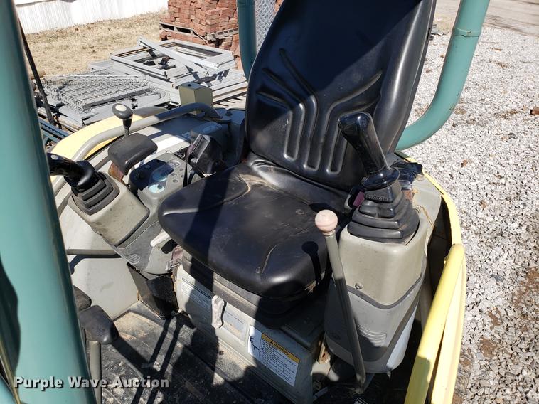 image for item DF3334 2007 Yanmar VIO27-3 mini excavator