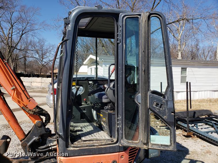 image for item DF3335 2008 Hitachi ZX35U mini excavator