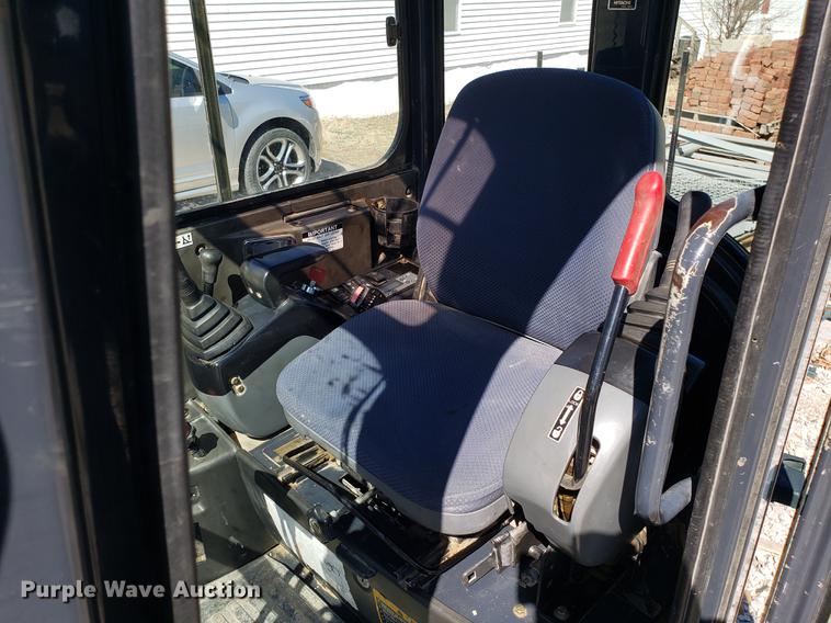 image for item DF3335 2008 Hitachi ZX35U mini excavator