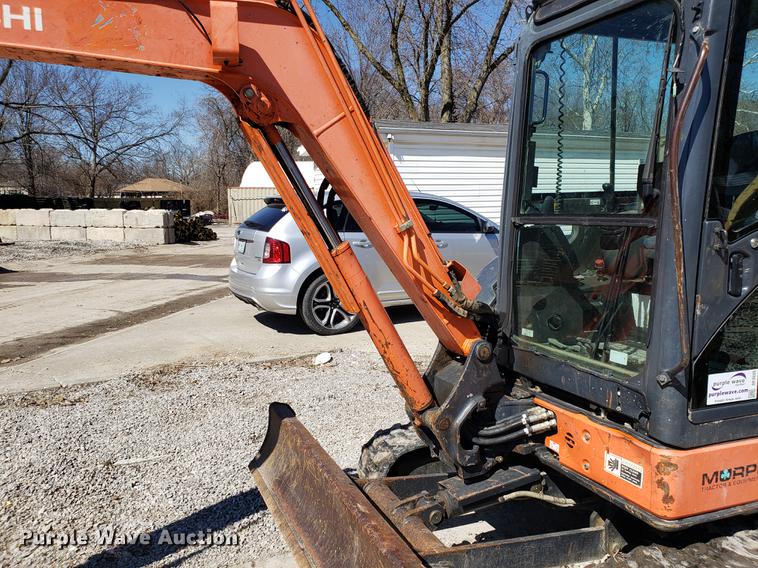 image for item DF3335 2008 Hitachi ZX35U mini excavator