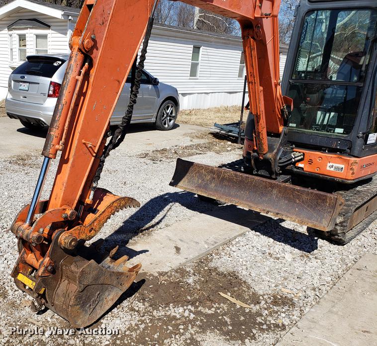 image for item DF3335 2008 Hitachi ZX35U mini excavator
