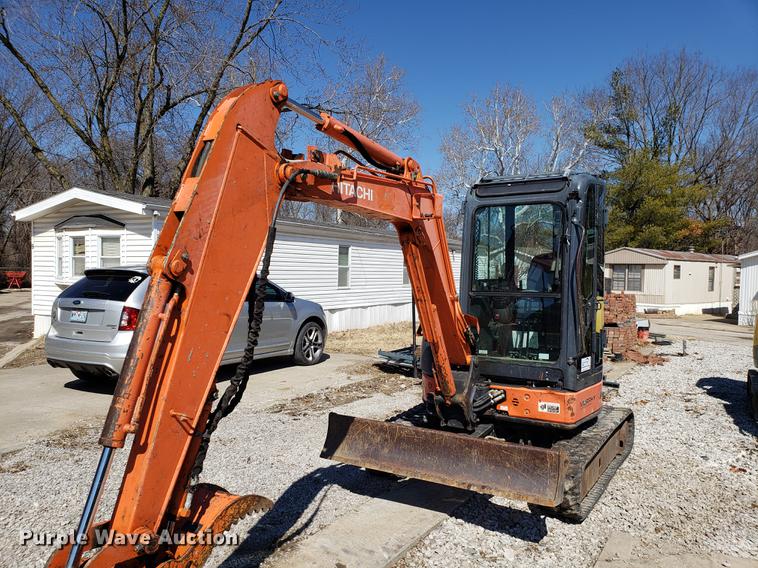 image for item DF3335 2008 Hitachi ZX35U mini excavator